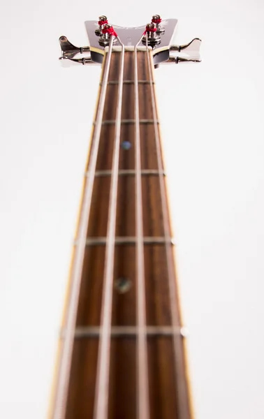 Pescoço de uma guitarra baixo — Fotografia de Stock
