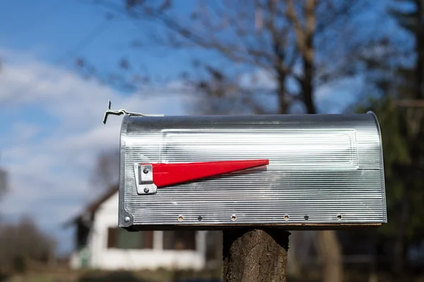 Стандартный американский почтовый ящик — стоковое фото