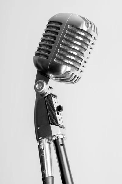 Microphone vintage sur fond blanc — Photo