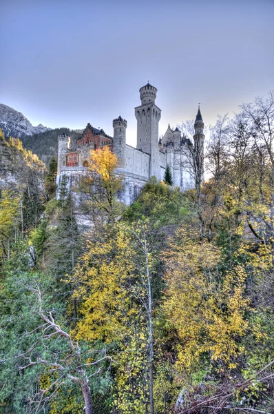 Castelo de Neuschwanstein perto de Munique, na Alemanha, em um dia de outono — Fotografia de Stock