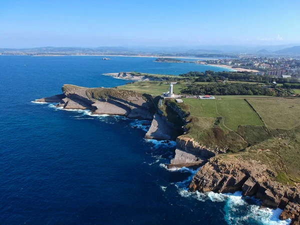 Luchtfoto van Faro Cabo Burgemeester vuurtoren in Santander stad, Cantabrië regio van Spanje Stockafbeelding