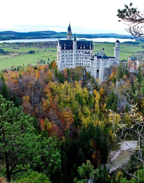 Castelo de Neuschwanstein perto de Munique, na Alemanha, em um dia de outono — Fotografia de Stock