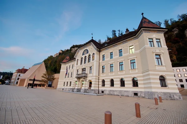 Parlamentet i liechtenstein i vaduz — Stockfoto