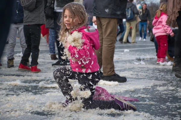 BUDAPEST, UNGHERIA - 04 APRILE: Giorno della battaglia dei cuscini in Piazza degli Eroi — Foto Stock