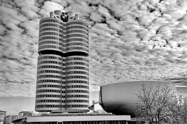 MUNIKK - GERMANYOKTOBER 31: BMW-bygningsmuseum 31. juni 2014 – stockfoto