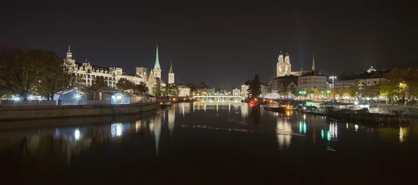 Zürrich en la noche oscura —  Fotos de Stock