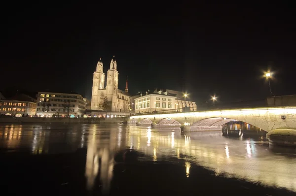 Zürrich en la noche oscura —  Fotos de Stock