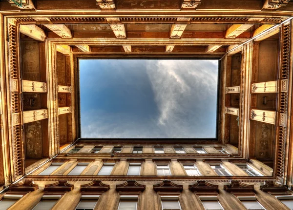 Courtyard of an old building — Stock Photo, Image