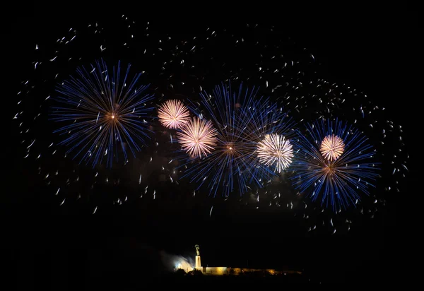 Fireworks over Liberty statue in Budapest, Hungary — Stock Photo, Image