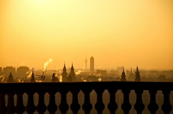 Rising sun over the city of Budapest — Stock Photo, Image