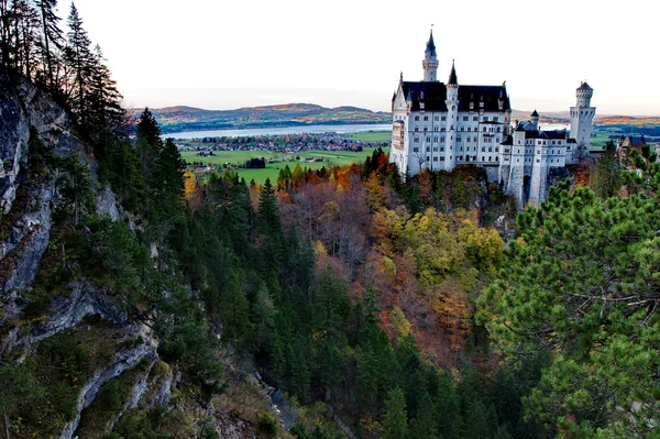 Schloss Neuschwanstein bei München an einem Herbsttag — Stockfoto