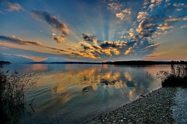 Solnedgang ved Chiemsee-søen i Tyskland - Stock-foto