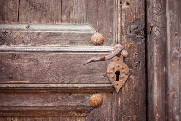 Porta de madeira velha no castelo Tures — Fotografia de Stock