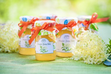 Gözlük elderflower çiçek jöle ile