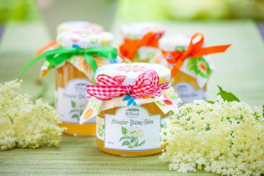 Gözlük elderflower çiçek jöle ile