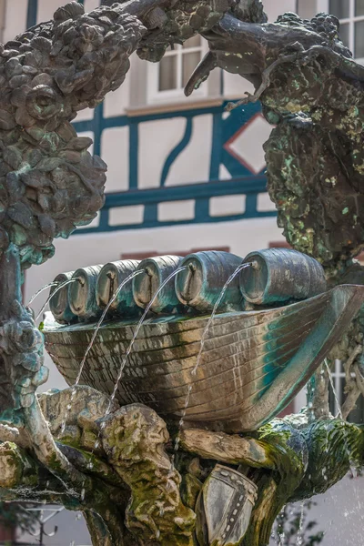 Fountain with wine vessel — Stock Photo, Image