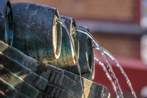 Fontein met wijn vaartuig — Stockfoto