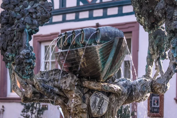 Fountain with wine vessel — Stock Photo, Image