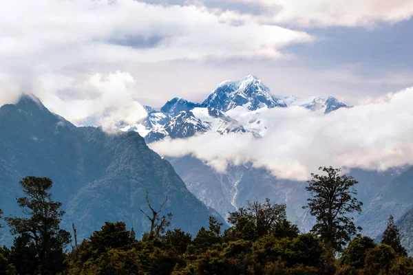 Mount cook täckt av moln — Stockfoto