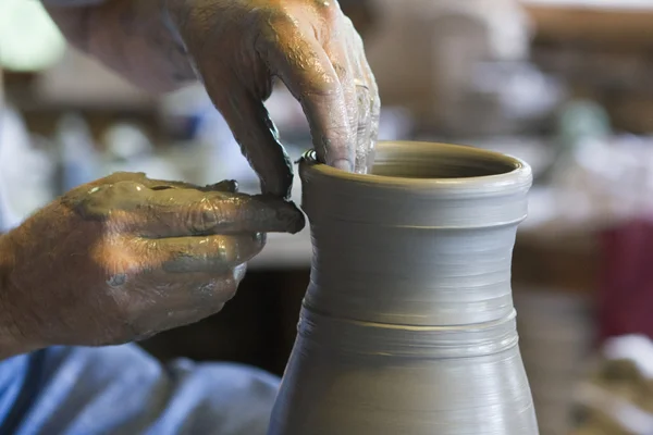 Potter atirando um vaso Fotos De Bancos De Imagens