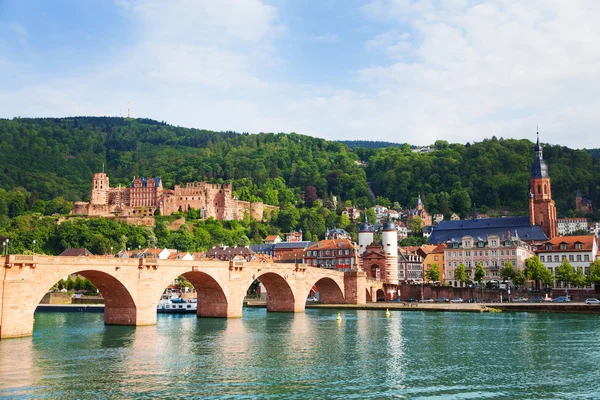 Alte Brücke und Burg — Stockfoto