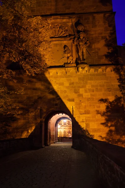 Puertas a Schloss Heidelberg con luces doradas —  Fotos de Stock
