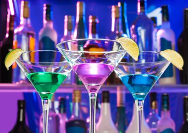 Limes barda kokteyl parlayan gözlük