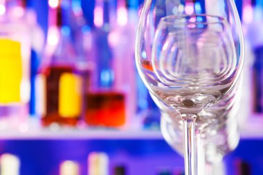 Üst üste çok şeffaf gözlük