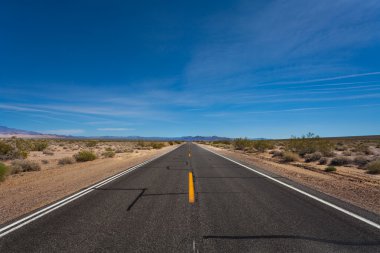 Gün süre içinde yol görünümünü