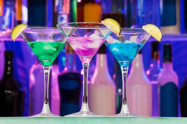 Different alcohol color drinks with lime — Stock Photo, Image