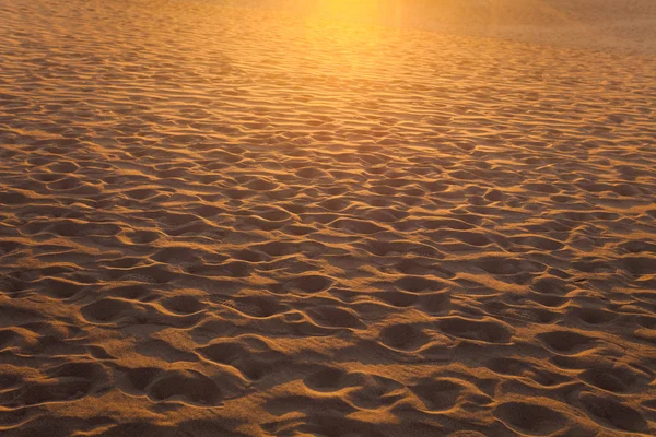 Naplemente fényei a homokos strand — Stock Fotó