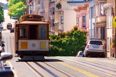 Hyde sokak ve San Francisco tramvay