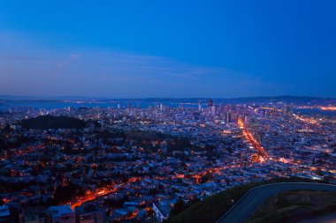 Akşam görünümü evleri ve San Francisco Şehir