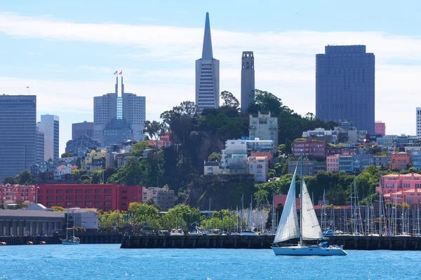 San Francisco belvárosának felhőkarcoló — Stock Fotó