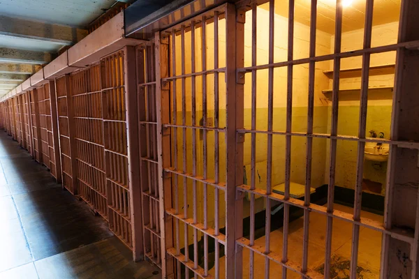 Rij gevangenis cellen — Stockfoto