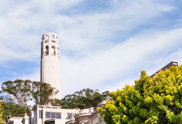 Coit Tower, a lakossági területen — Stock Fotó