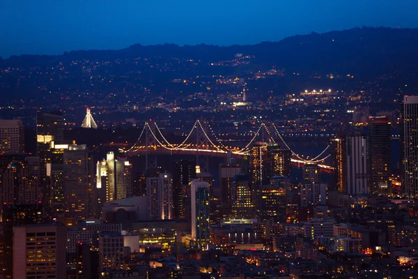 Oakland Bay Bridge à San Francisco la nuit — Photo