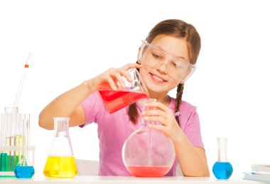 Hacimsel cam dökülen sıvıdan büyük şişesi için