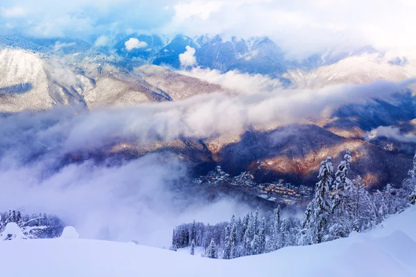 Vallée dans les montagnes du Caucase — Photo