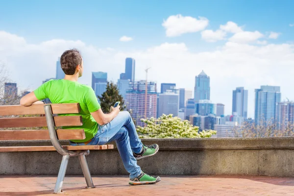 Man sitting on bench — Stock Photo, Image