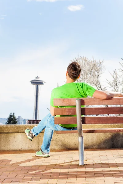 Man sitting on bench — Stock Photo, Image