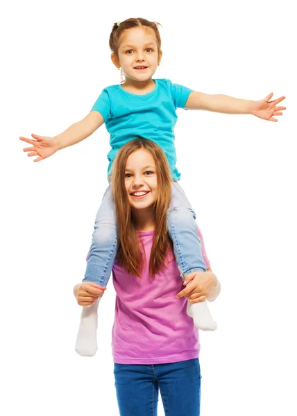 Dos hermanas jugando — Foto de Stock