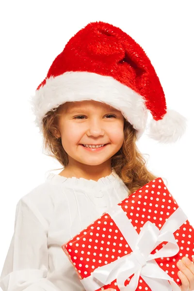 Sorrindo menina perto retrato e presente — Fotografia de Stock