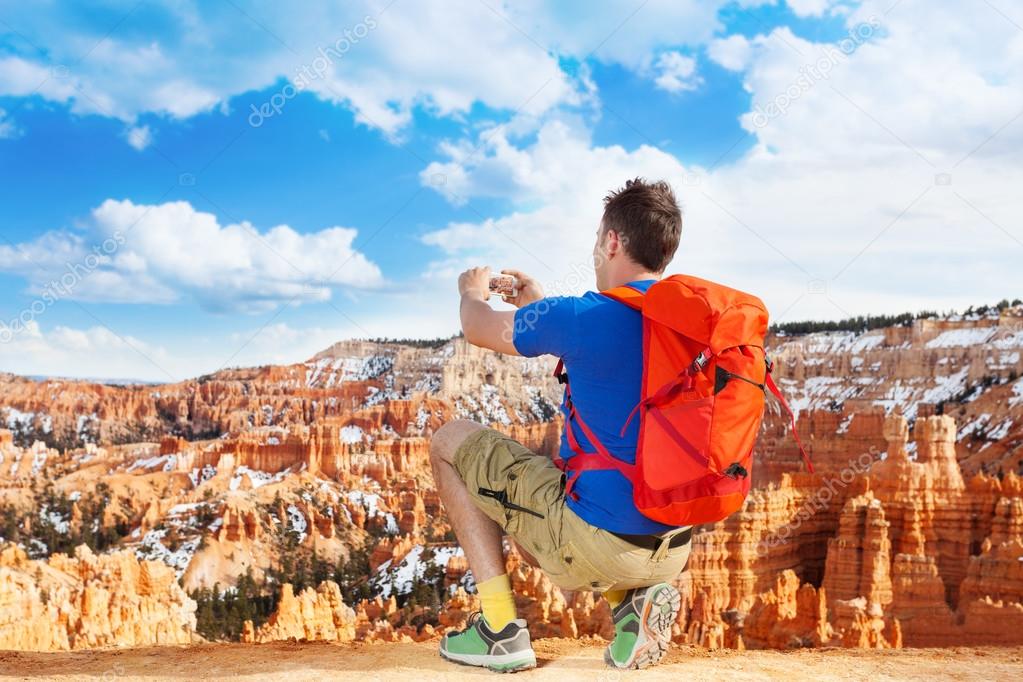 Taking picture of Bryce canyon with smartphone