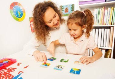 Doğru kart görüntüleri ile öğrenci işaret
