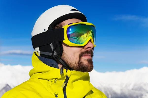 Retrato de homem esquiador — Fotografia de Stock