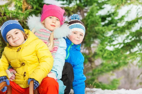 Děti v zimním oblečení — Stock fotografie