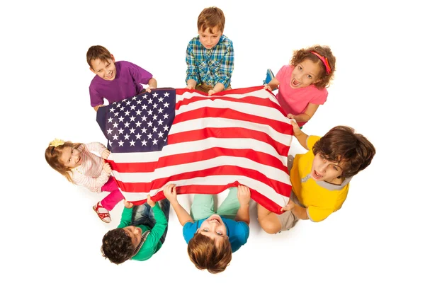 Дітей по колу навколо прапор Америка — стокове фото