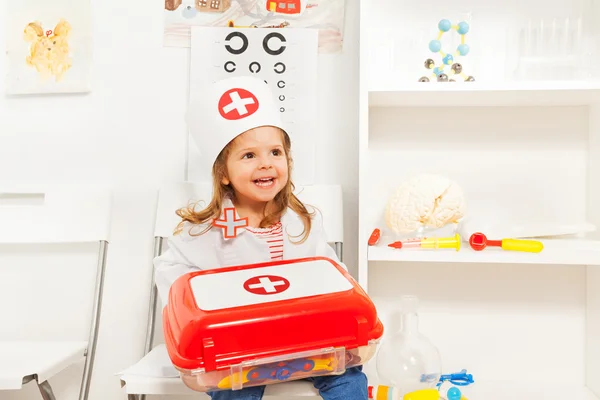 Menina vestida como médico — Fotografia de Stock