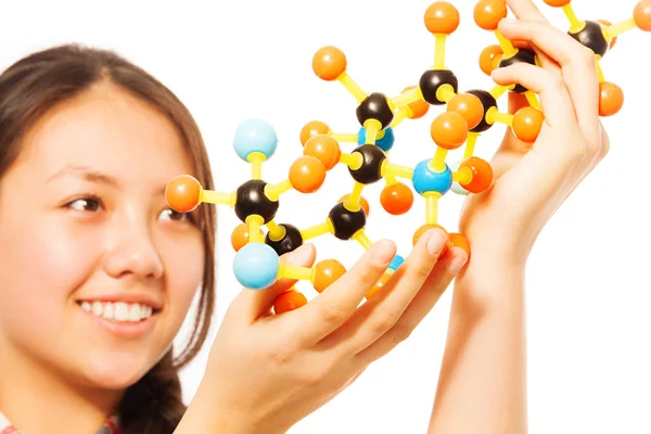 Студент-подросток с молекулярной моделью — стоковое фото